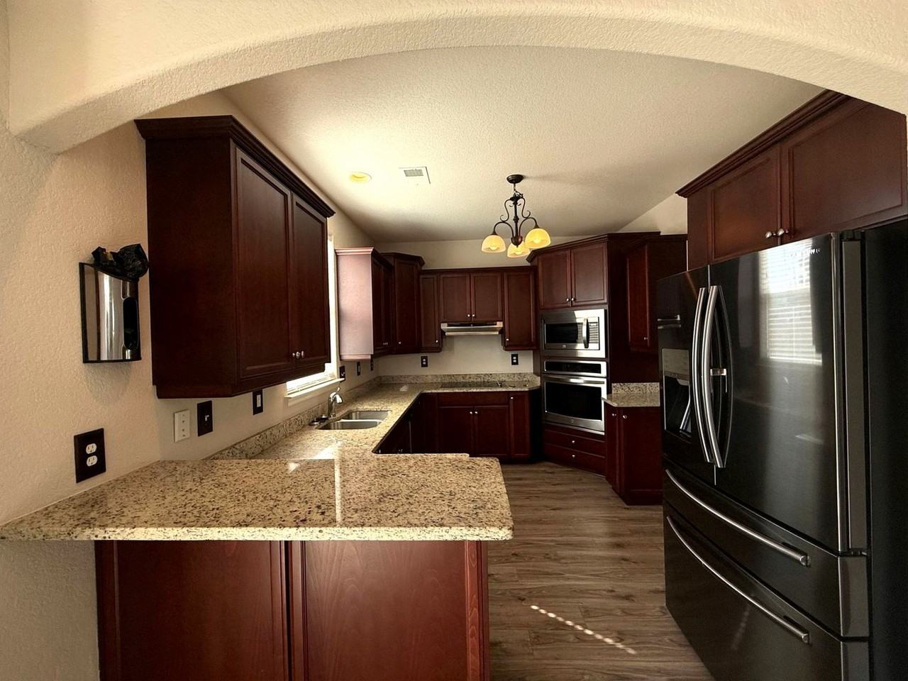 2701 Eleanor Ln - Photo 3 of 32