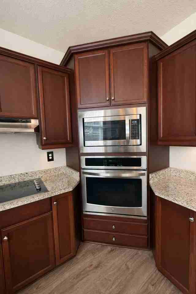 2701 Eleanor Ln - Photo 6 of 32