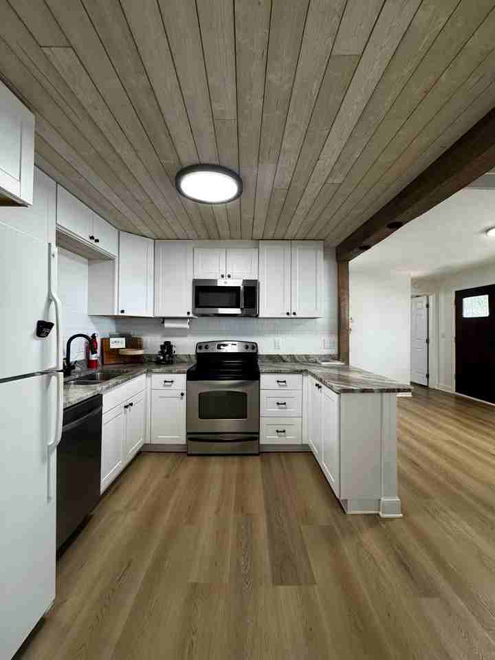 3008 Hillview St - Photo 3 of 27