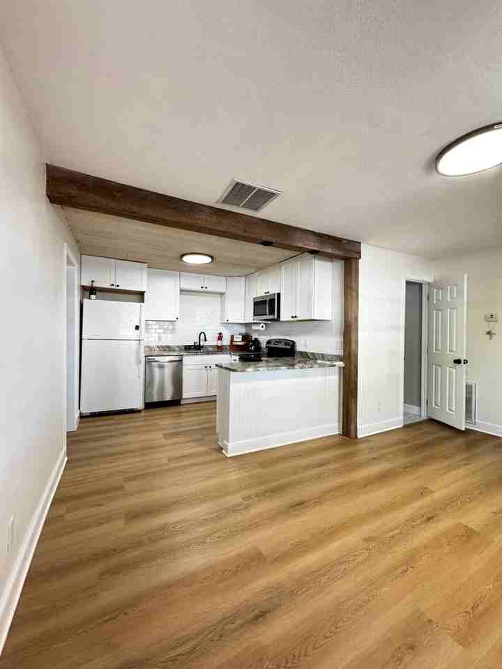 3008 Hillview St - Photo 4 of 27