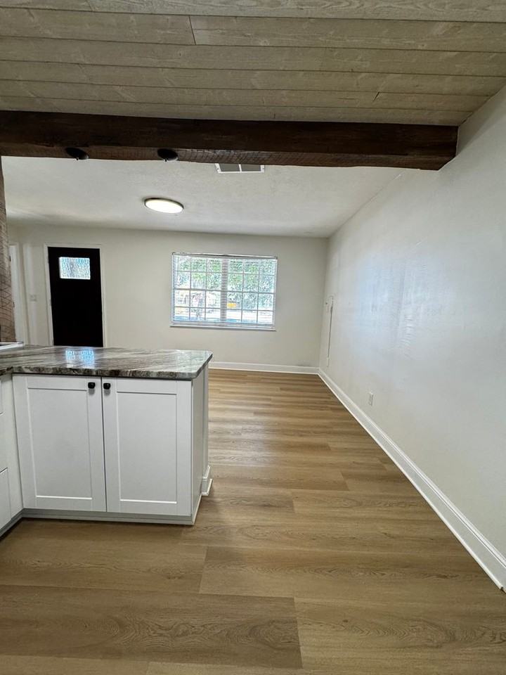 3008 Hillview St - Photo 5 of 27