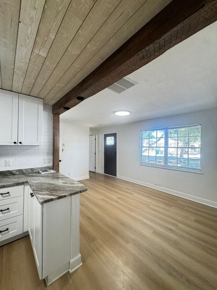 3008 Hillview St - Photo 6 of 27