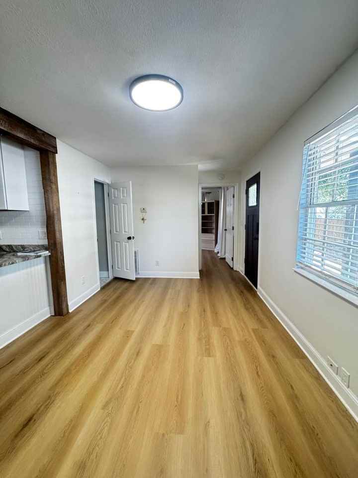 3008 Hillview St - Photo 7 of 27