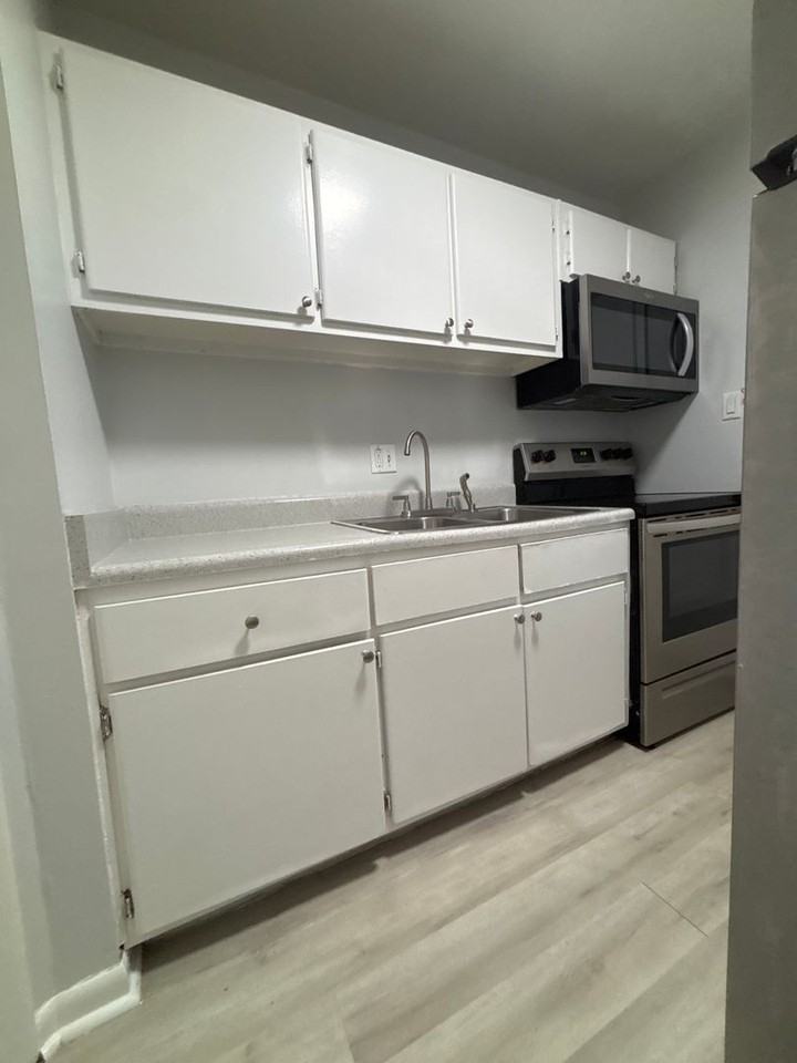 Georgetown Manor LLC - Photo 2 of 15