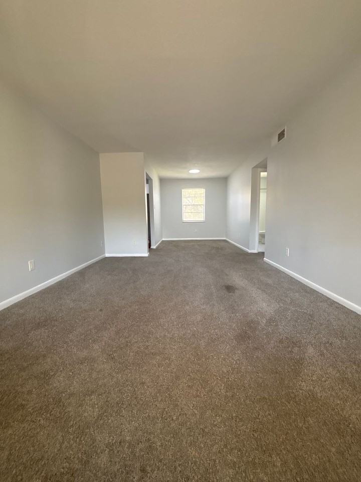 Georgetown Manor LLC - Photo 6 of 15