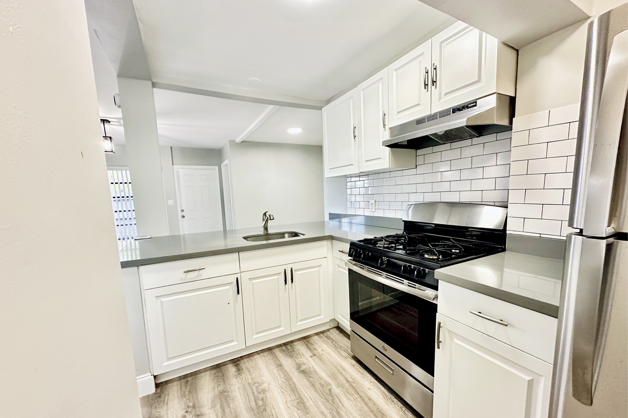 817 NE 19th Avenue - Photo 4 of 48