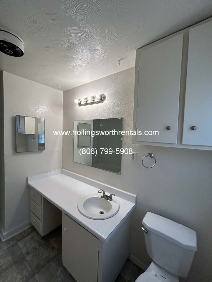 4428 33rd St - Photo 3 of 15