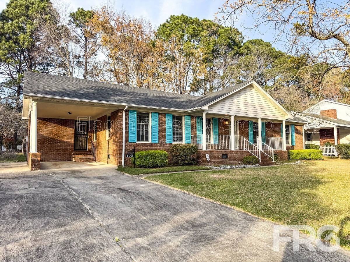 103 Cambridge Rd - Photo 2 of 10