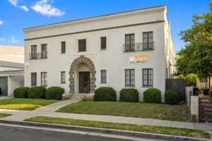 featured image of 406 S Grevillea Ave