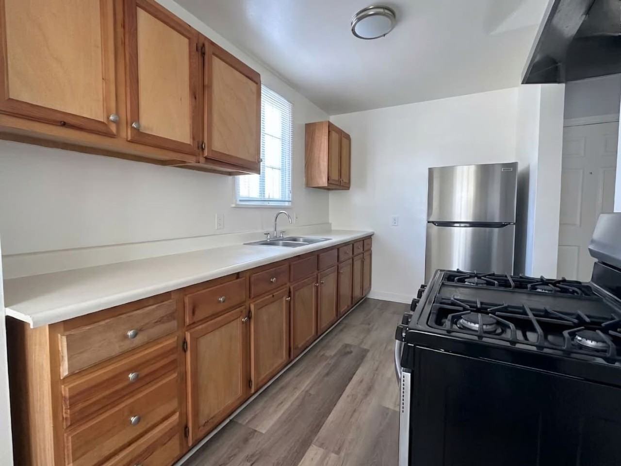 406-408 S. Grevillea Ave. - Photo 3 of 25