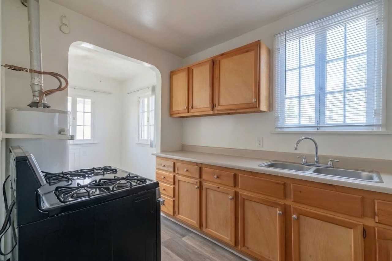 406-408 S. Grevillea Ave. - Photo 4 of 25