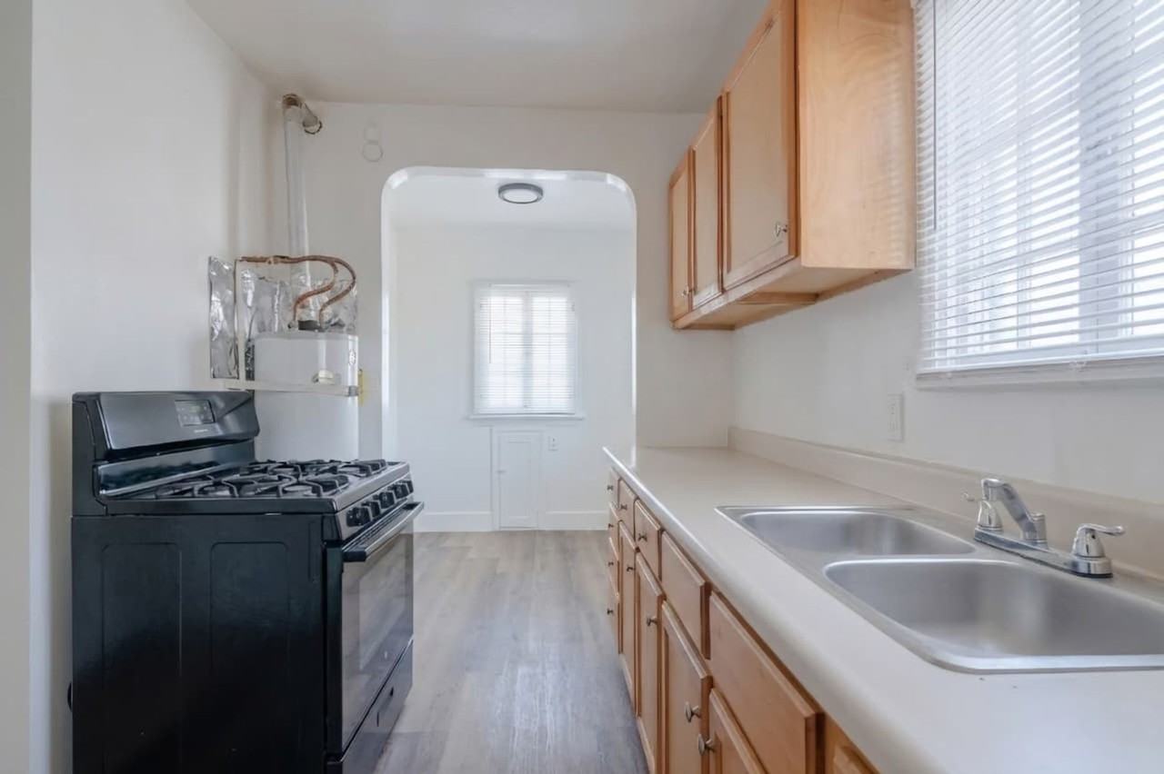 406-408 S. Grevillea Ave. - Photo 5 of 25