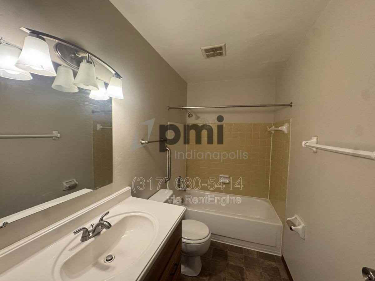 90 Stornoway Dr W #A - Photo 3 of 8