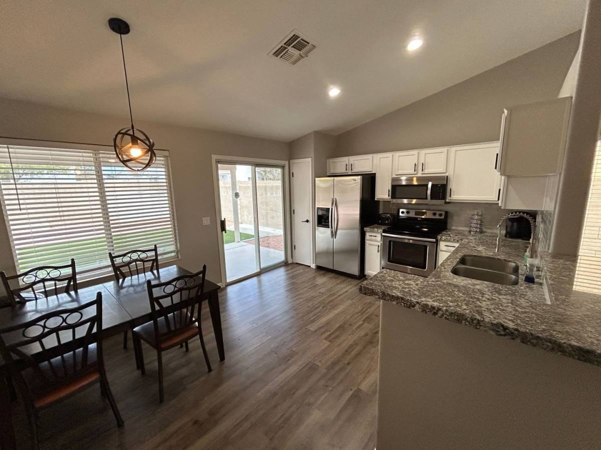 14658 W Marcus Dr - Photo 3 of 10