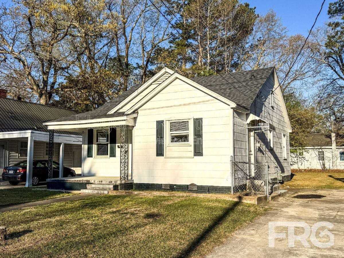 611 Rudolph St - Photo 2 of 10
