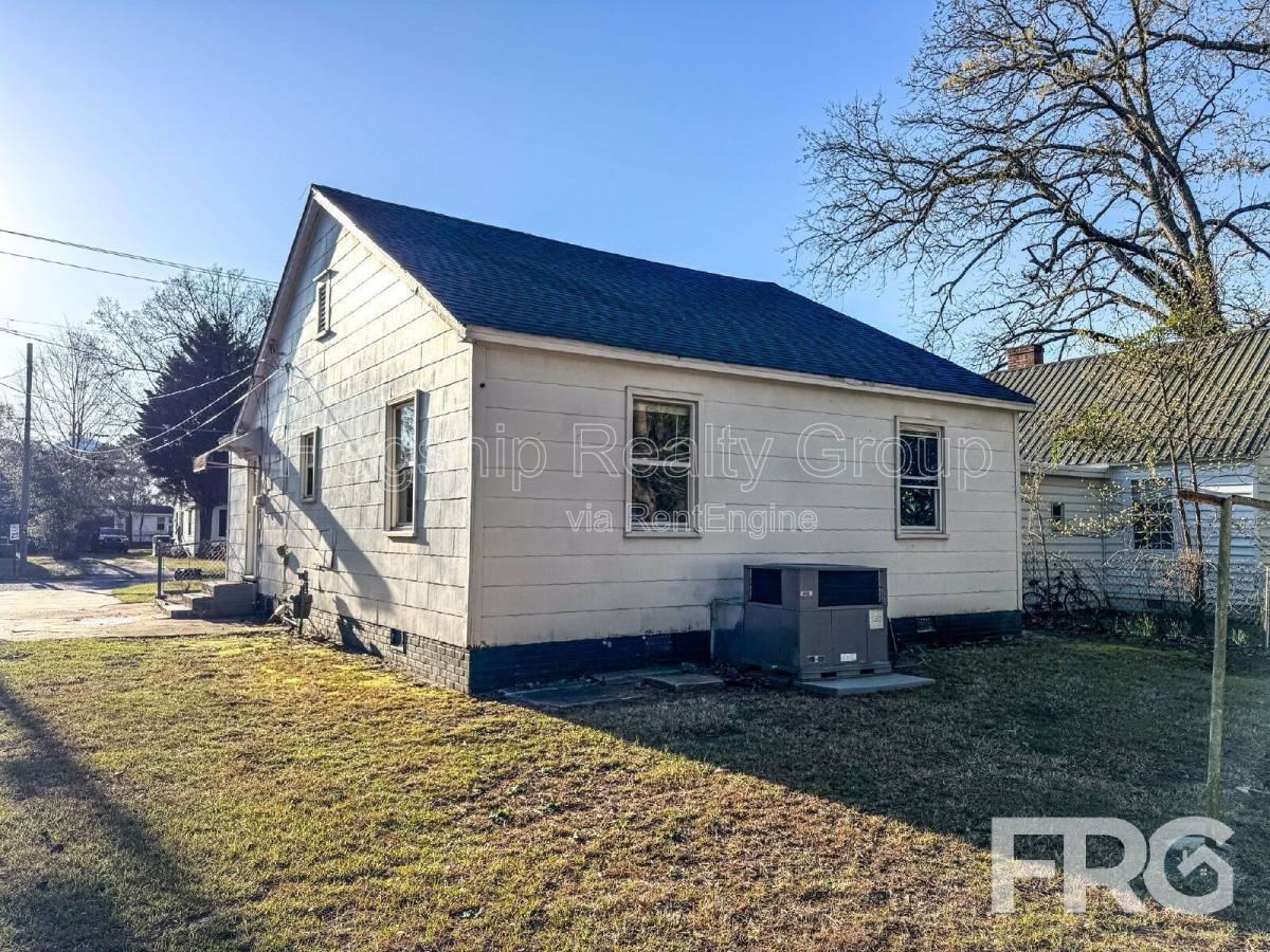 611 Rudolph St - Photo 3 of 10