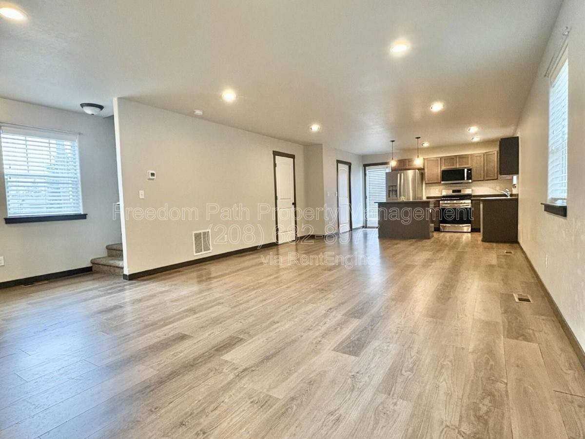 1425 Seleta Ln - Photo 3 of 10