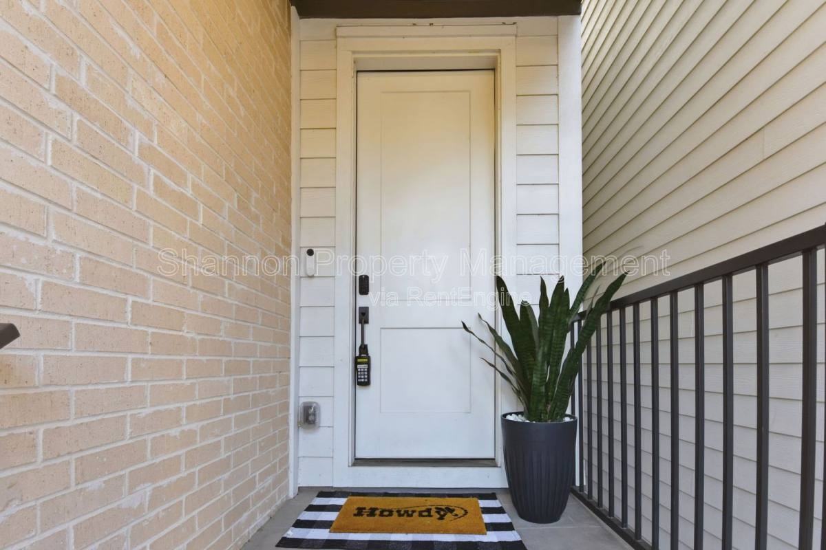 1243 W 23rd St #B - Photo 3 of 10