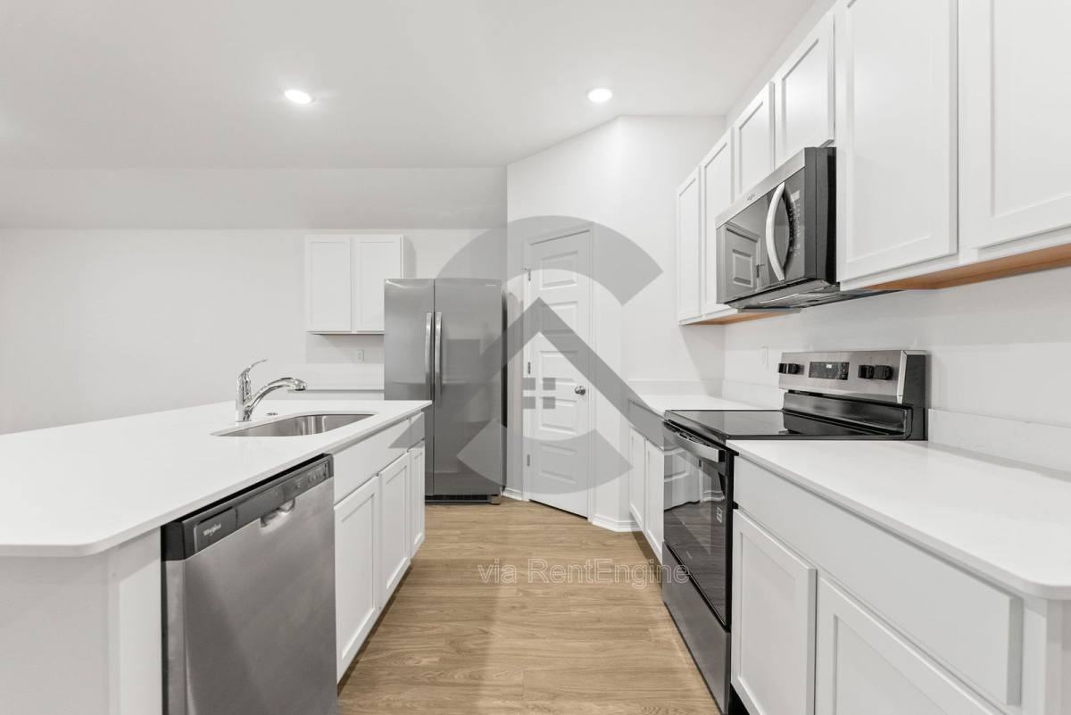 112 E Sunbelt Ct - Photo 3 of 10