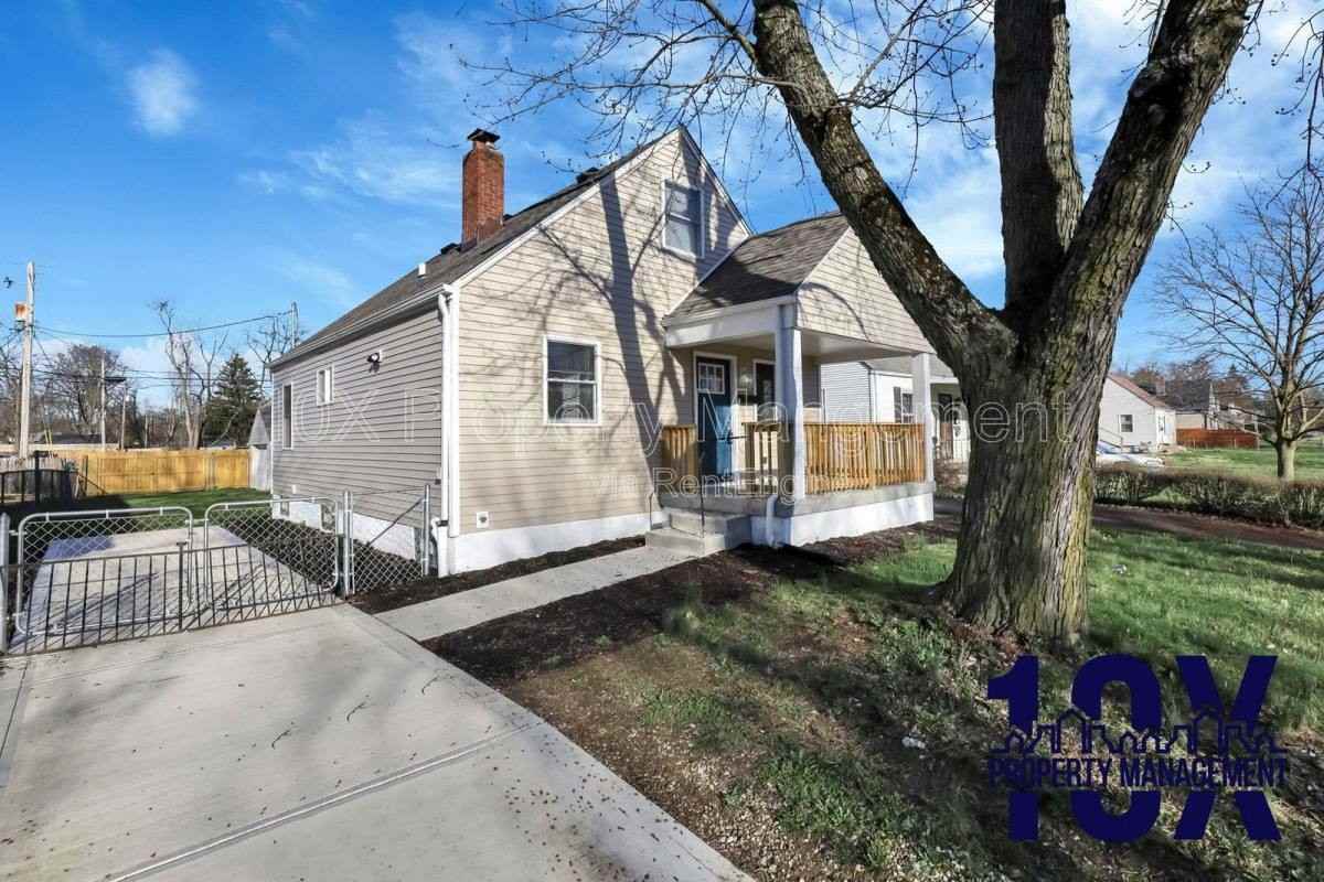 2453 Mcguffey Rd - Photo 2 of 10