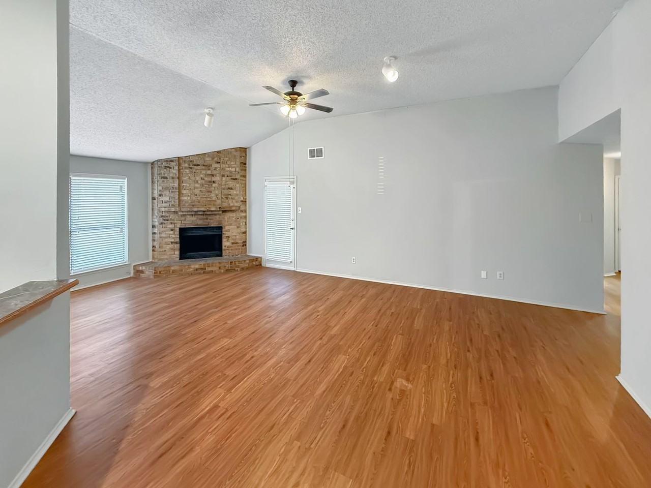 10205 Lone Pine Ln - Photo 5 of 21