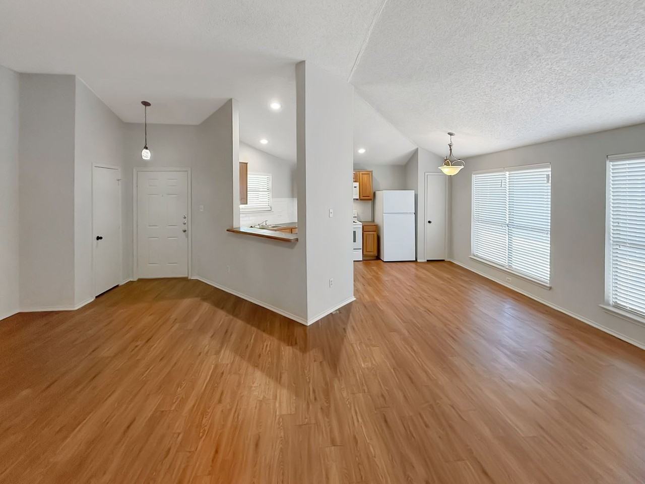 10205 Lone Pine Ln - Photo 7 of 21