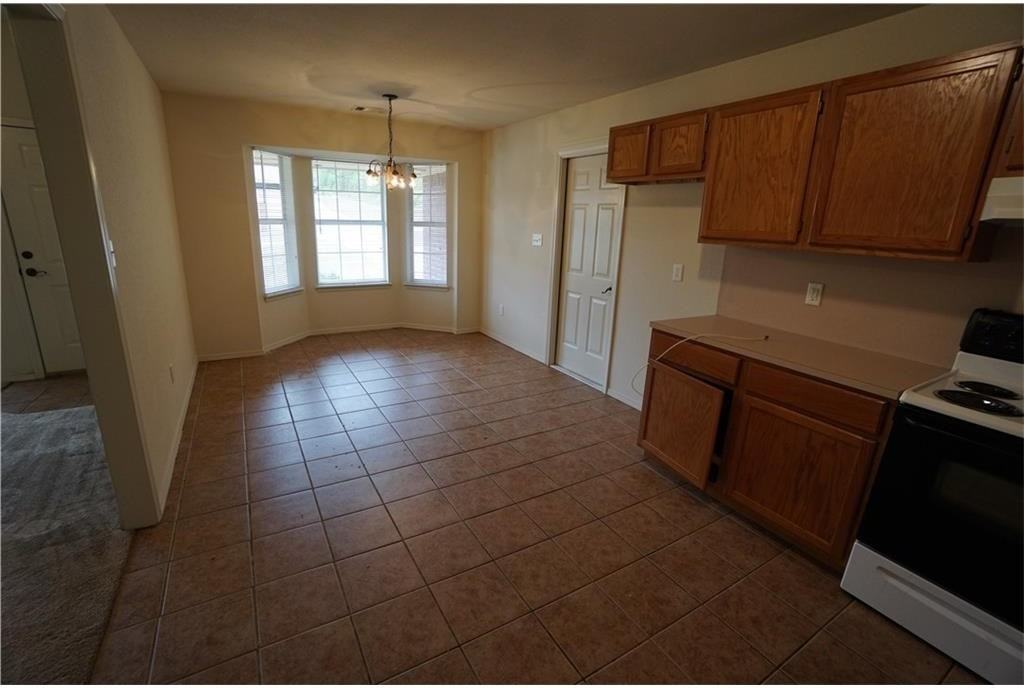 2205 Meadowlark Ln - Photo 4 of 12