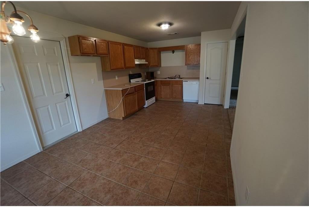 2205 Meadowlark Ln - Photo 5 of 12