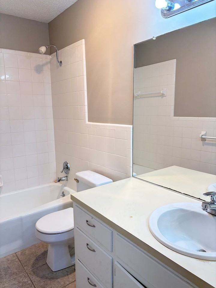 3404 70th Dr - Photo 6 of 9