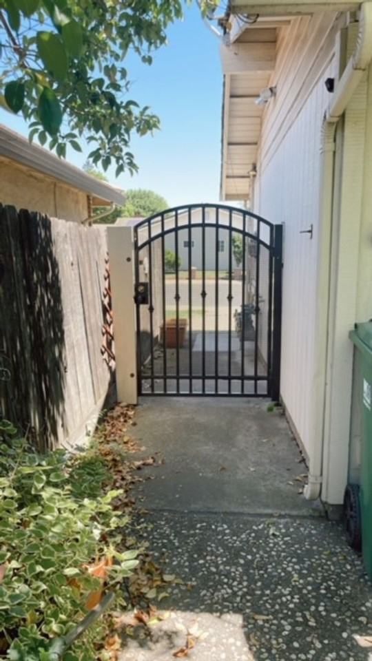 8817 Little Oaks Way - Photo 6 of 35