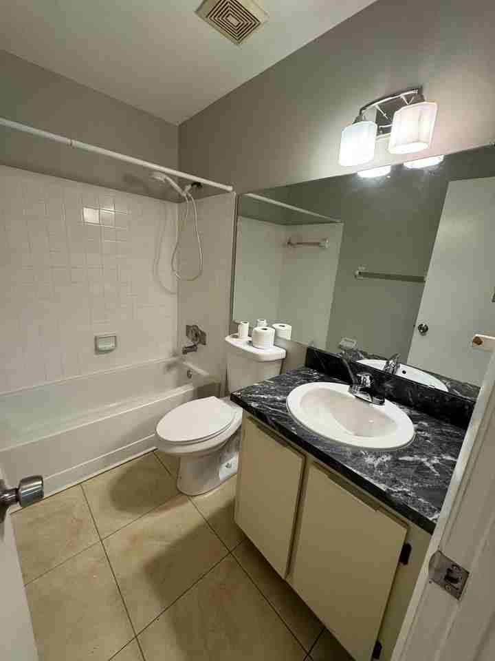 1052 Sophie Blvd - Photo 6 of 24