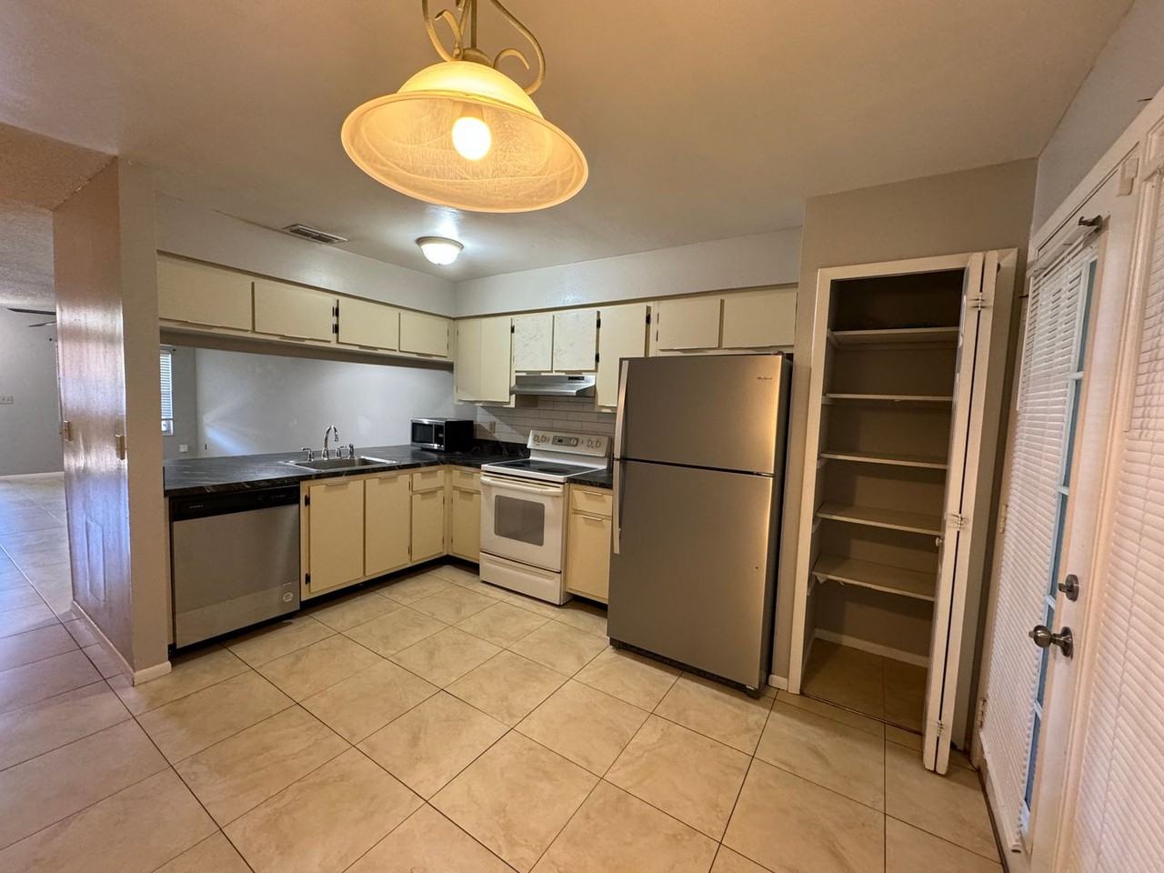 1052 Sophie Blvd - Photo 7 of 24