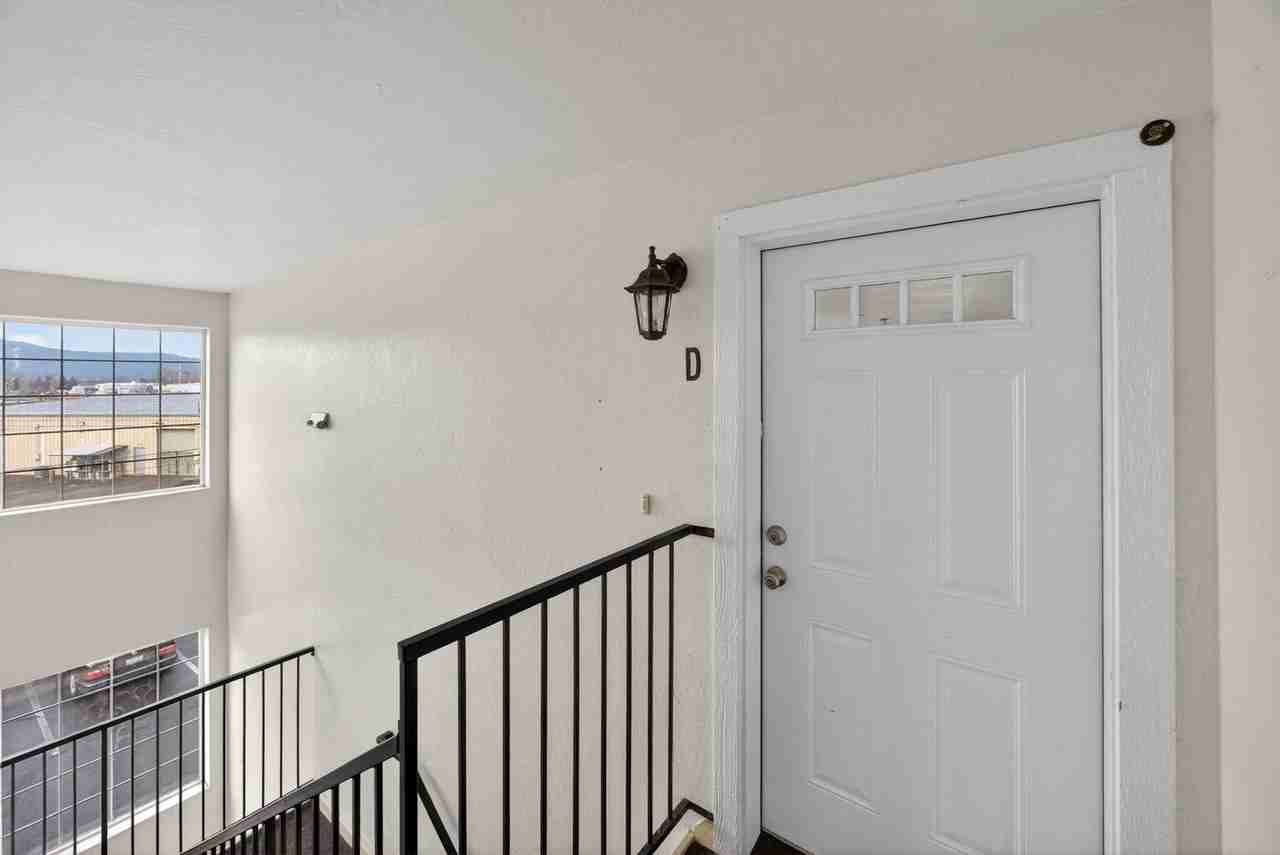 2529 Corona Ave #B - Photo 4 of 31