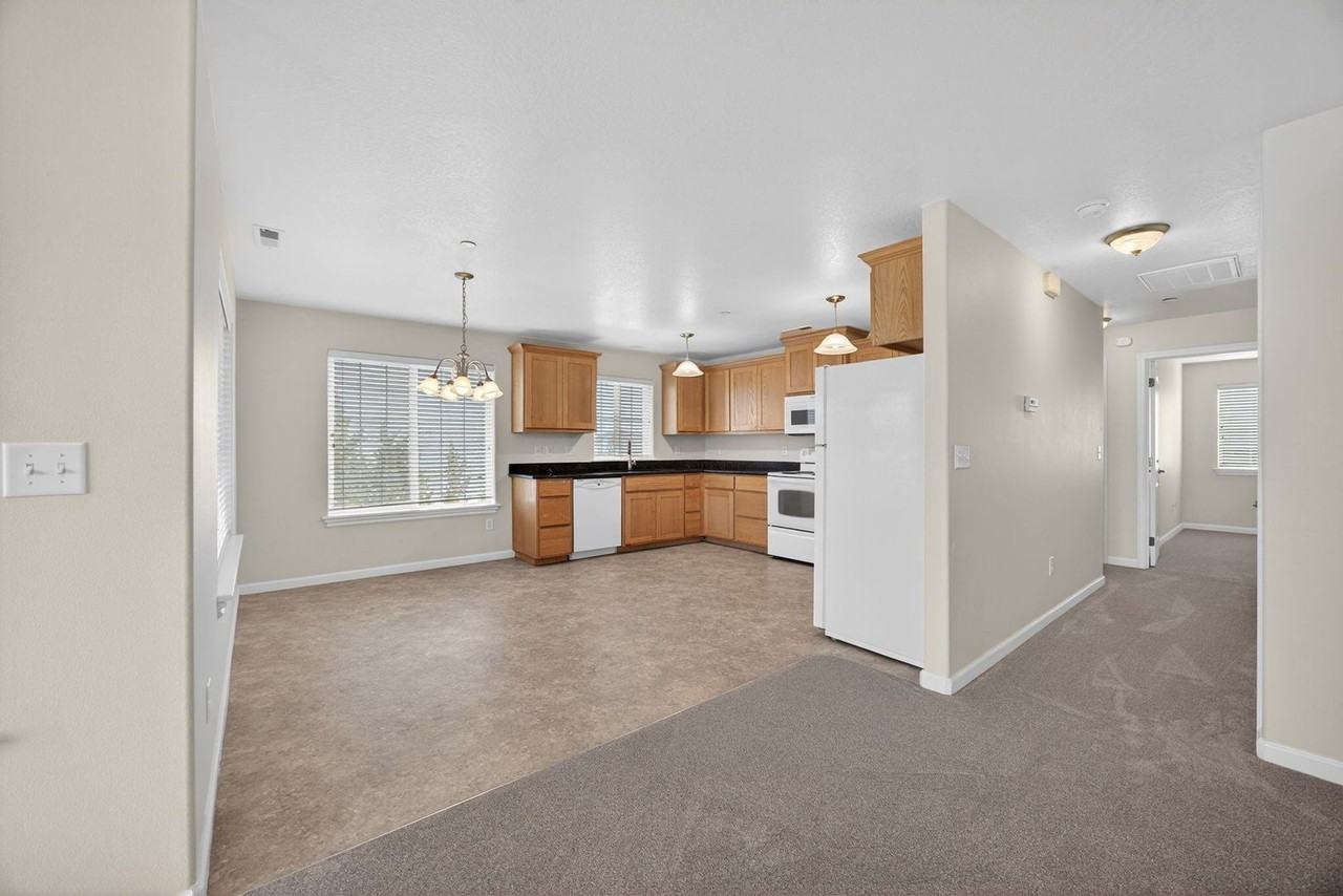 2529 Corona Ave #B - Photo 5 of 31