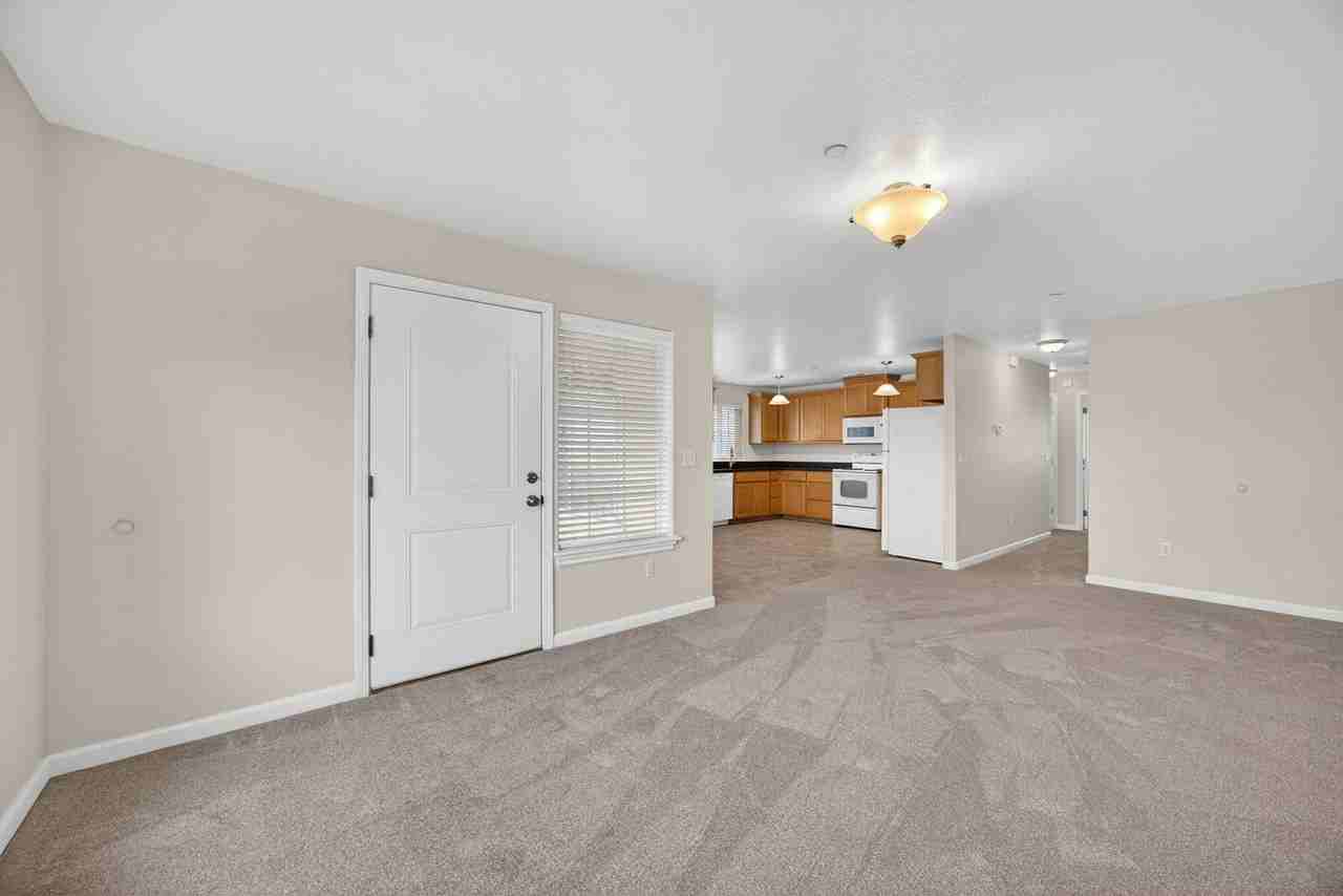 2529 Corona Ave #B - Photo 7 of 31