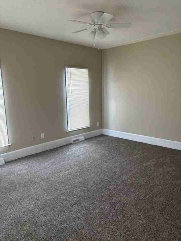 800 W 10th St - Photo 6 of 14