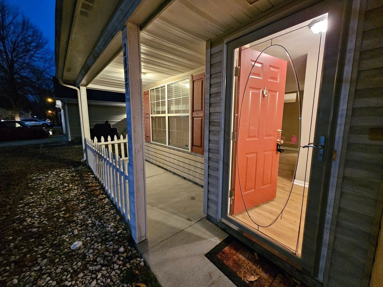 2825 N Creek Dr - Photo 2 of 17