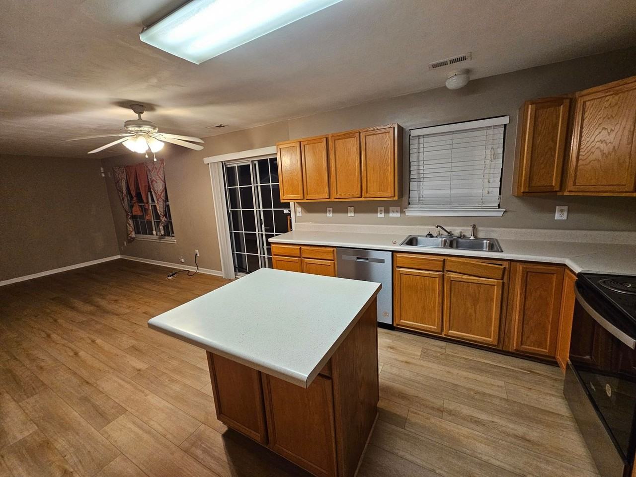 2825 N Creek Dr - Photo 6 of 17