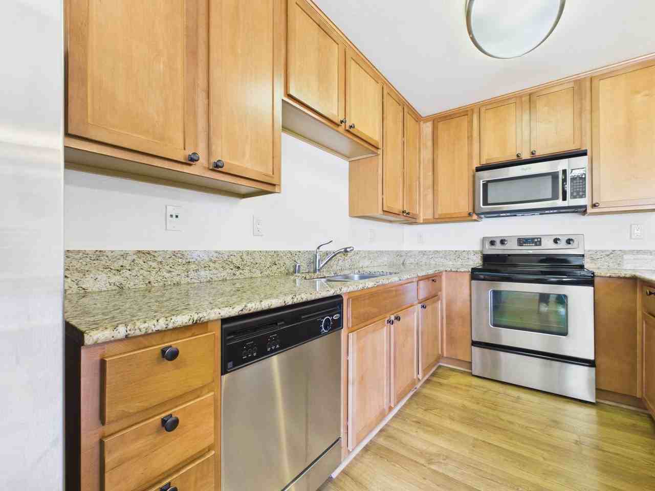 300 Glenwood Cir - Photo 3 of 16