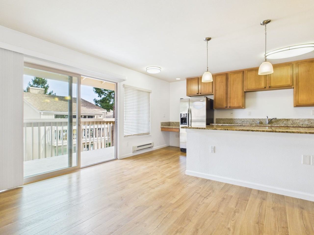 300 Glenwood Cir - Photo 4 of 16