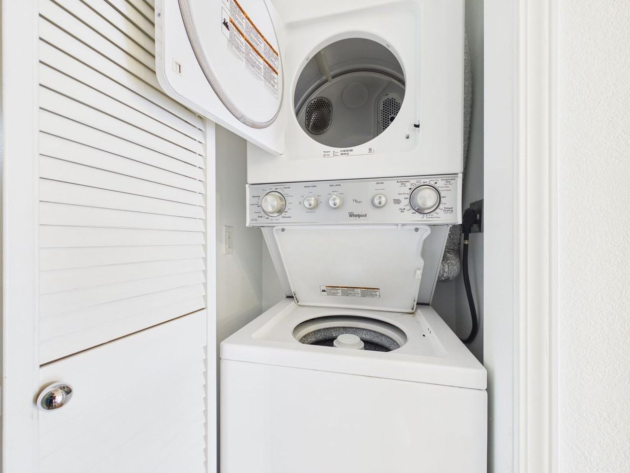 300 Glenwood Cir - Photo 6 of 16