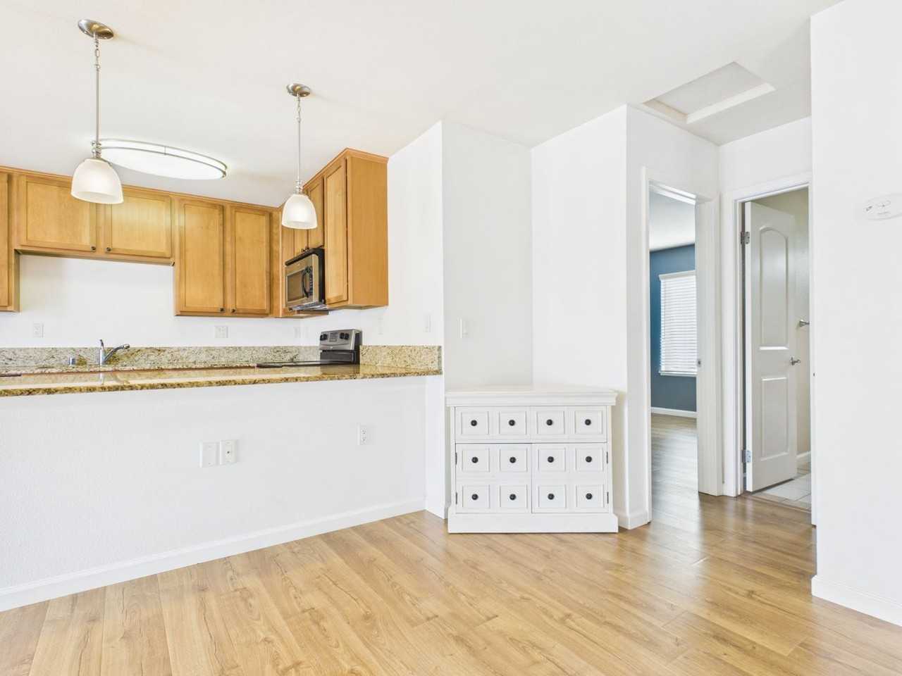 300 Glenwood Cir - Photo 7 of 16