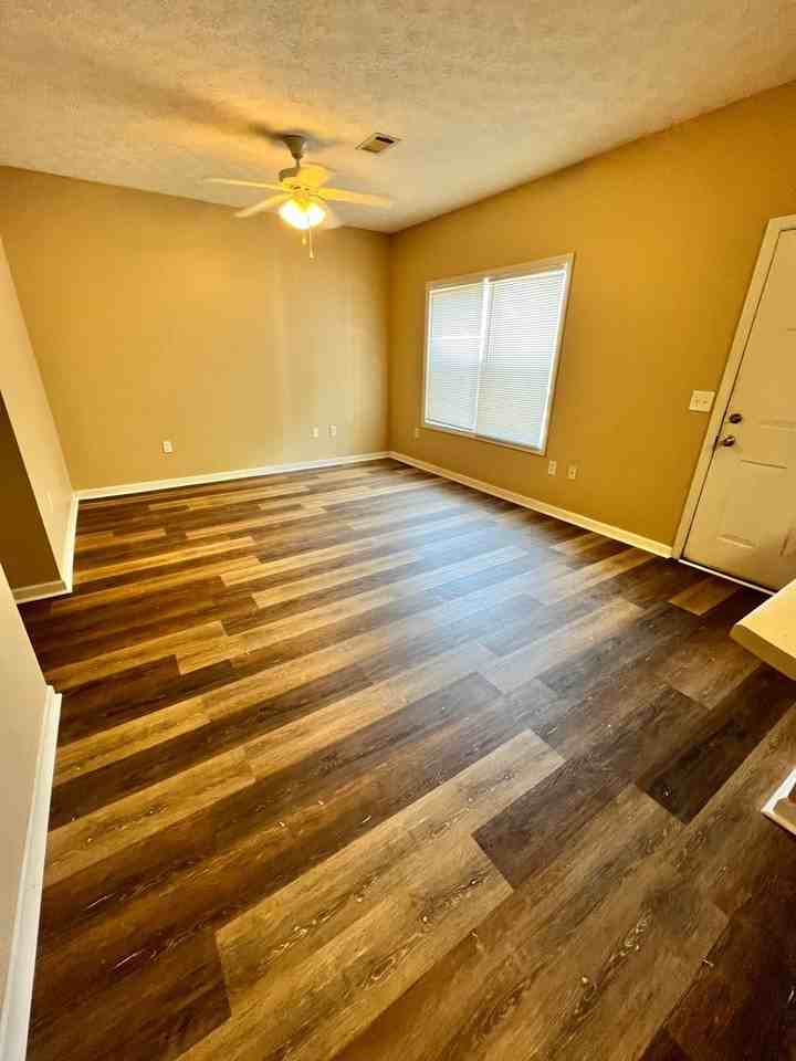 303 N Ross St - Photo 2 of 7