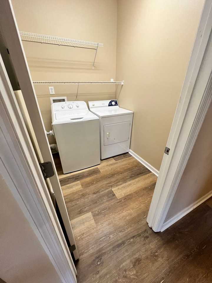 303 N Ross St - Photo 5 of 7
