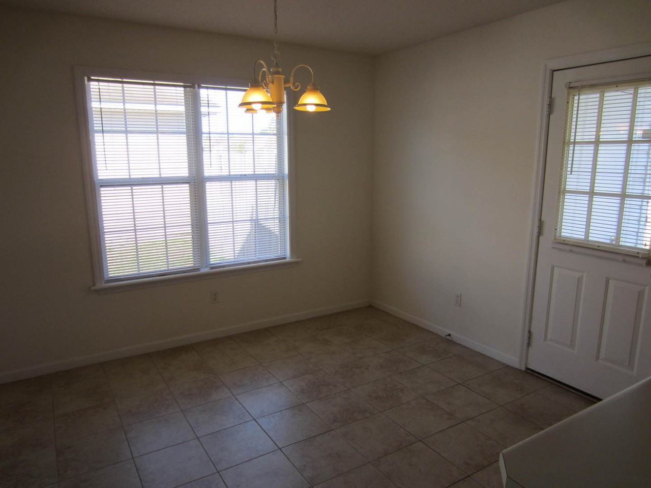 4125 Sedgwyck Ln - Photo 6 of 8