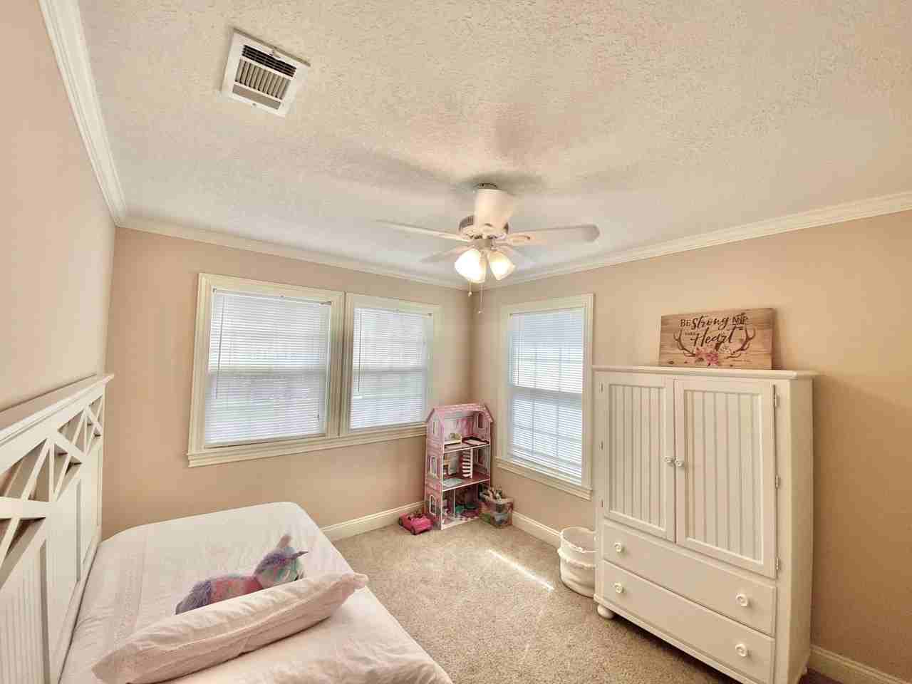 4901 Liberty Cir - Photo 4 of 11