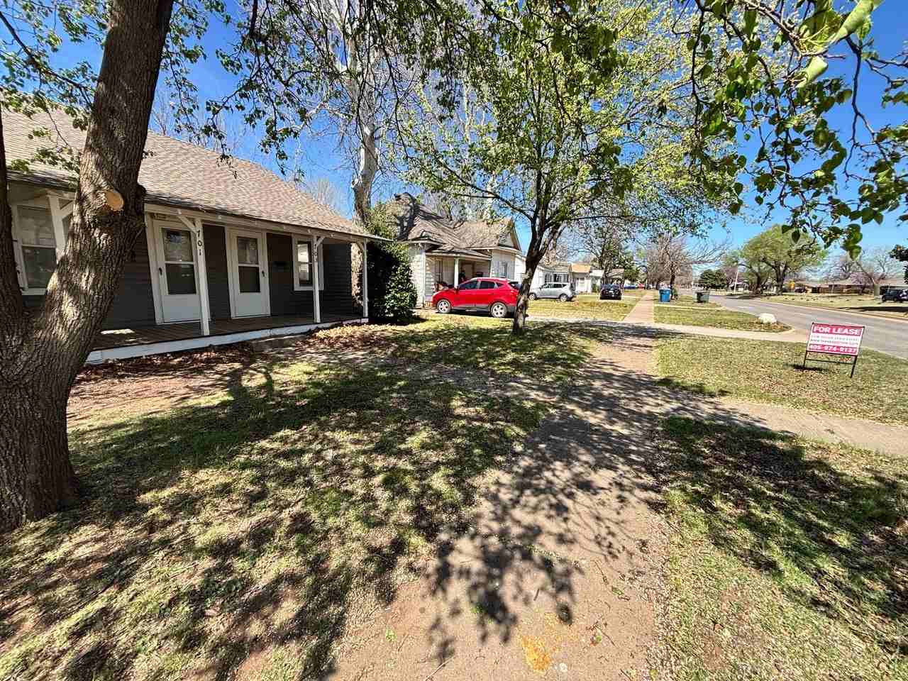 703 N Boulevard - Photo 3 of 7