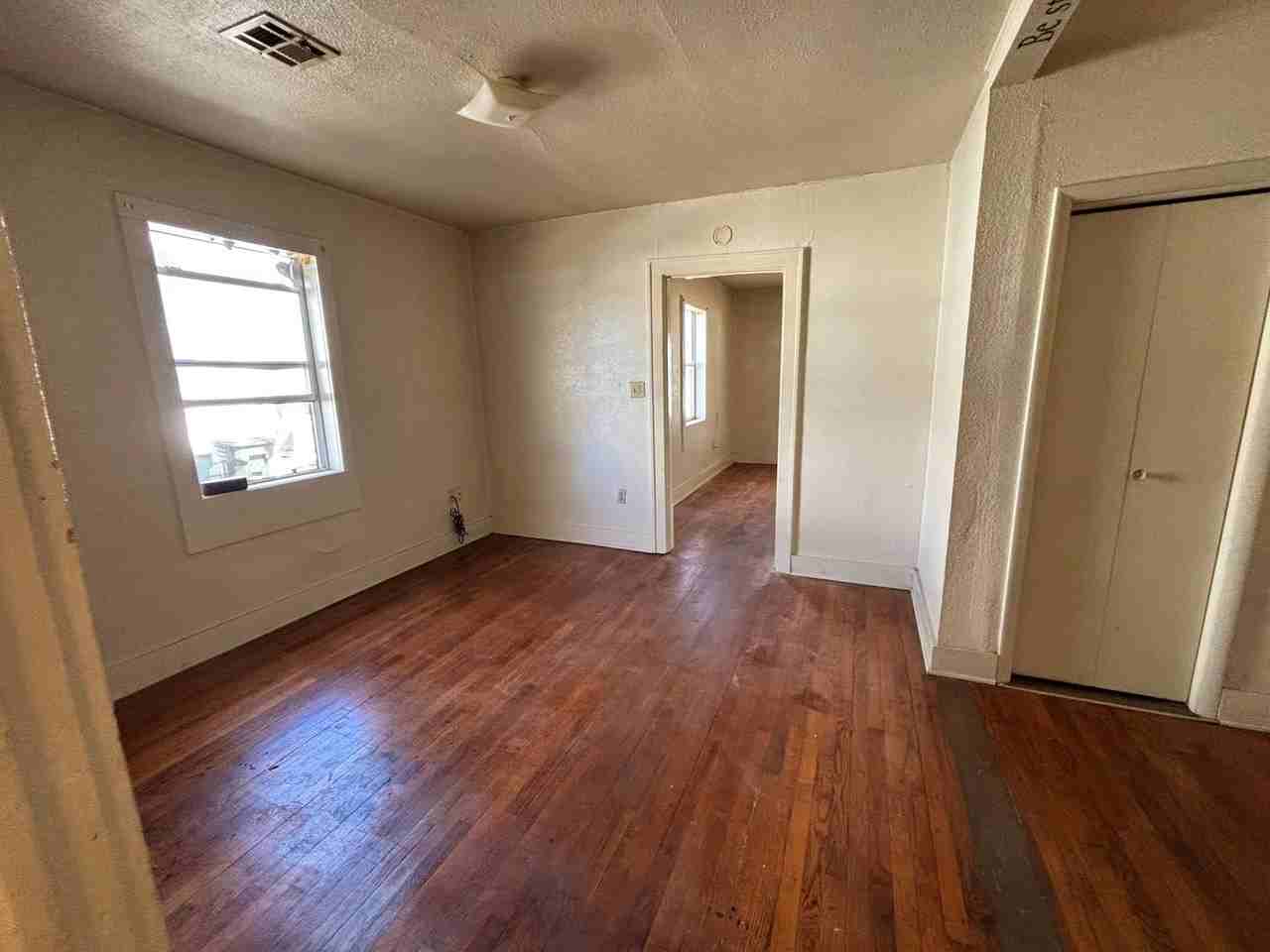 703 N Boulevard - Photo 5 of 7