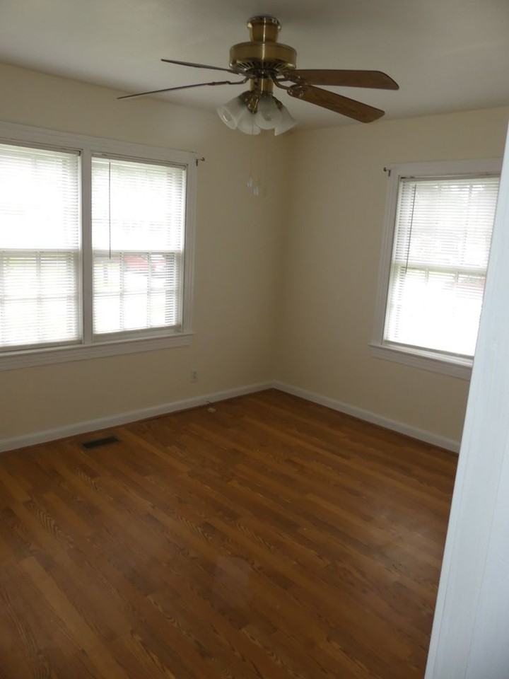 100 Lodge Rd - Photo 3 of 17