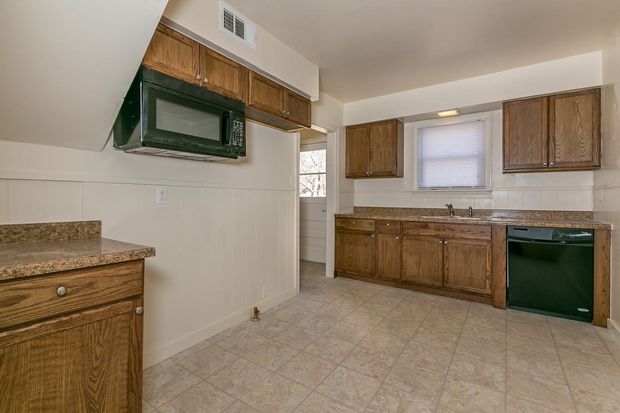 701 Sunset Ter - Photo 7 of 14